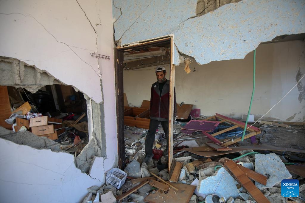 A Palestinian inspects a destroyed house after an Israeli airstrike in the al-Shati refugee camp, west of Gaza City, on July 4, 2025. (Photo: Xinhua)