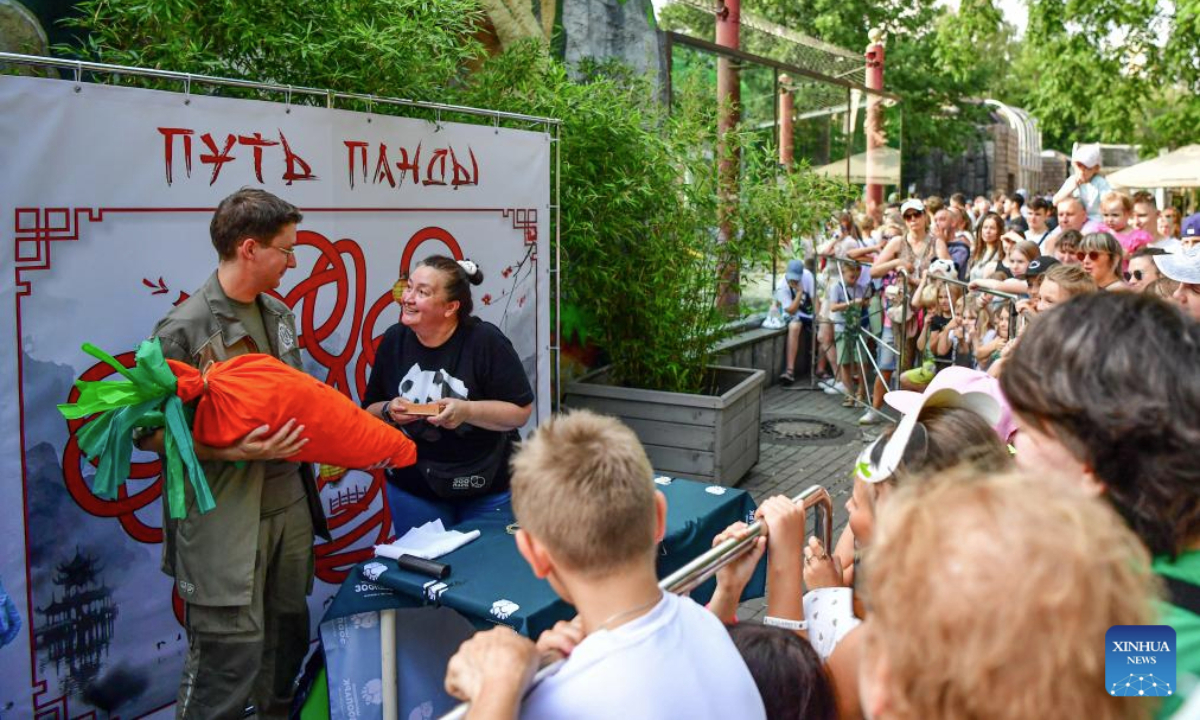 People make a gift for giant panda Ru Yi at the Moscow Zoo in Moscow, Russia on July 31, 2025. The Moscow Zoo held an event to celebrate giant panda Ru Yi's birthday on Thursday. (Xinhua/Zhang Chaoqun)