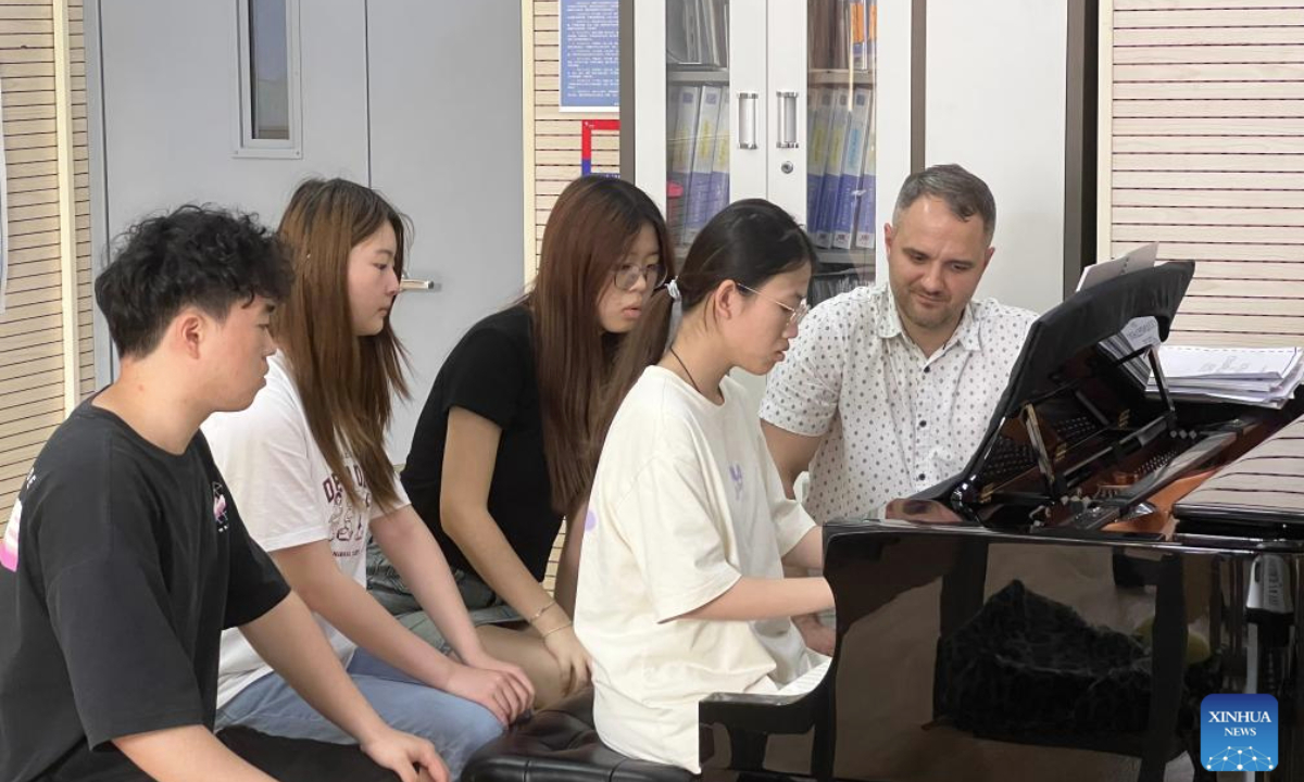 Ostapenko Anton Gennadievich (R) instructs his students to play the piano in Harbin, northeast China's Heilongjiang Province, June 18, 2025. (Xinhua/Yang Xuan)