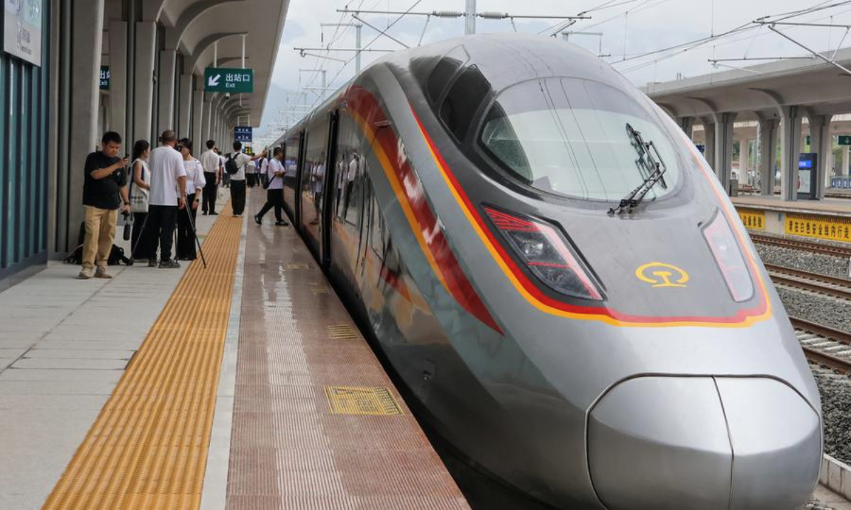 A high-speed train arrives at the Qianjiang Railway Station on the Chongqing section of the Chongqing-Xiamen high-speed railway, in southwest China's Chongqing, June 27, 2025. (Xinhua/Lei Mingyu)