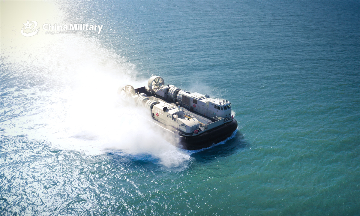 A landing craft air cushion (LCAC) attached to a landing ship group with the navy under the Chinese PLA Southern Theater Command steams to the beach-head at lightning speed during a maritime training exercise. (eng.chinamil.com.cn/Photo by Zhang Xueyan)