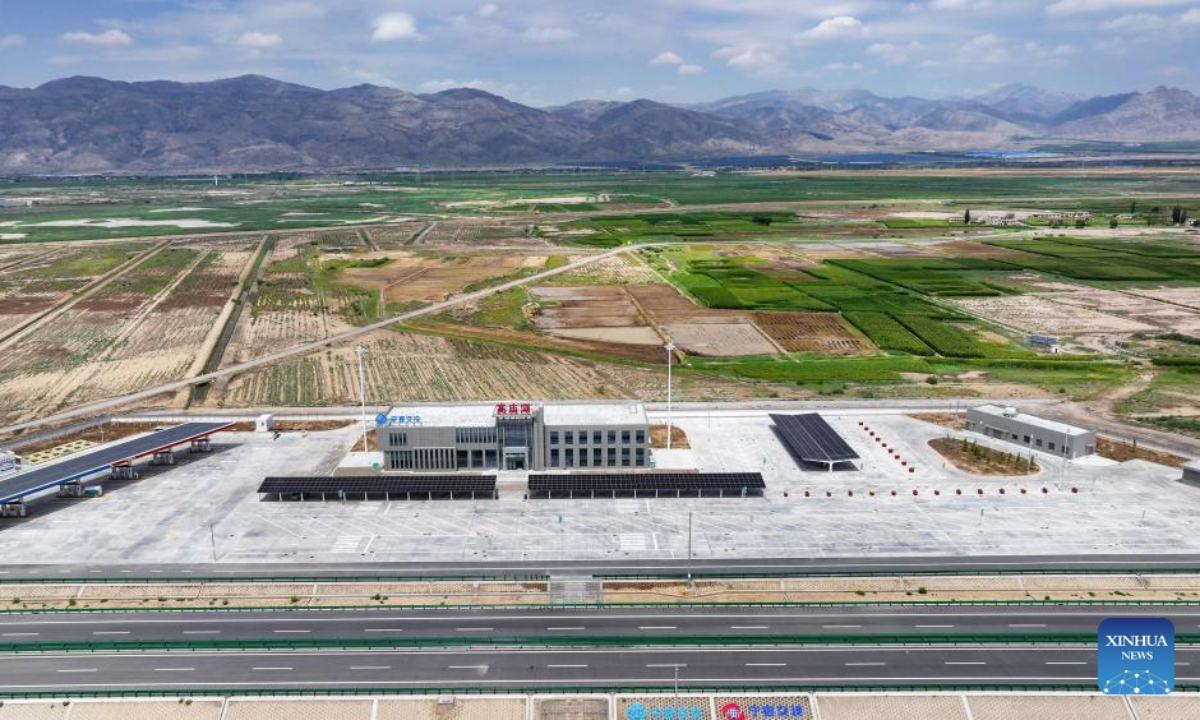 An aerial drone photo taken on July 22, 2025 shows a service area along the Huinong-Shizuishan section of the Wuhai-Maqin expressway in Shizuishan, northwest China's Ningxia Hui Autonomous Region.

The Ningxia section of the Wuhai-Maqin expressway opened to traffic upon full completion on Tuesday. Spanning 360 kilometers, the expressway section serves as an important connecting of the Rongcheng-Wuhai Expressway.

Ningxia's total road mileage has reached 39,000 kilometers, of which over 2,400 kilometers are expressways. (Xinhua/Feng Kaihua)