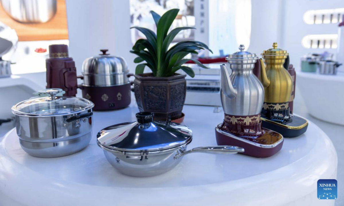 This photo shows products made for plateau areas at a cookware company in southwest China's Xizang Autonomous Region, July 17, 2025. Daily cooking is a major issue for residents of the Qinghai-Tibet Plateau, which has an average altitude of over 4,000 meters. Water boils at relatively low temperature due to the low air pressure there, making pressure cookers a necessity.

However, conventional pressure cookers are simple in functionality but difficult to operate, and any misuse may do harm to the users. To this end, local manufacturers have developed various models of easy-to-use pressure cookware tailored to people's diversified needs in plateau areas. (Xinhua/Tenzing Nima Qadhup)