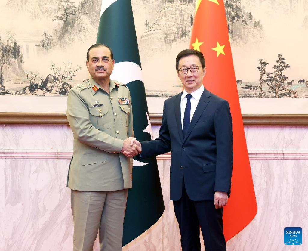 Chinese Vice President Han Zheng meets with Pakistani Chief of Army Staff Asim Munir in Beijing, capital of China, July 25, 2025. (Xinhua/Liu Weibing)
