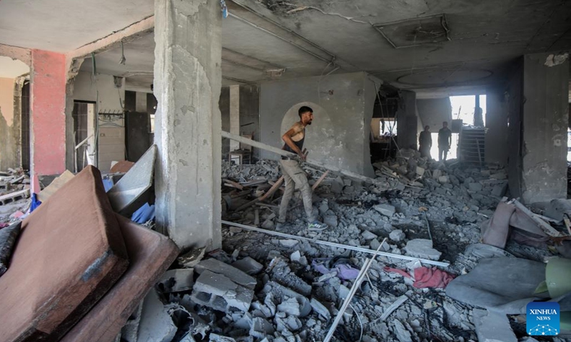 Palestinians inspect a destroyed house after an Israeli airstrike in the al-Shati refugee camp, west of Gaza City, on July 4, 2025. (Photo: Xinhua)