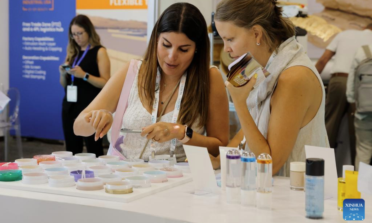 Visitors try beauty products at the Cosmoprof North America in Las Vegas, the United States, July 15, 2025.

Cosmoprof North America, North America's leading beauty trade show, was launched here on Tuesday, showcasing the latest products and innovations in the beauty industry while promoting global business collaboration. (Photo by Qiu Chen/Xinhua)