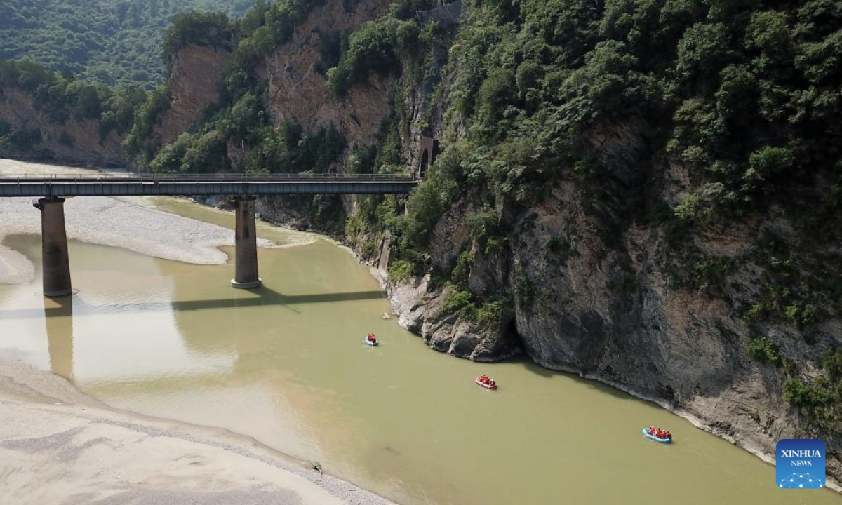 An aerial drone photo taken on July 15, 2025 shows people rafting in inflatable boats on Jiangling River in Huixian County, northwest China's Gansu Province. (Xinhua/Ma Ning)