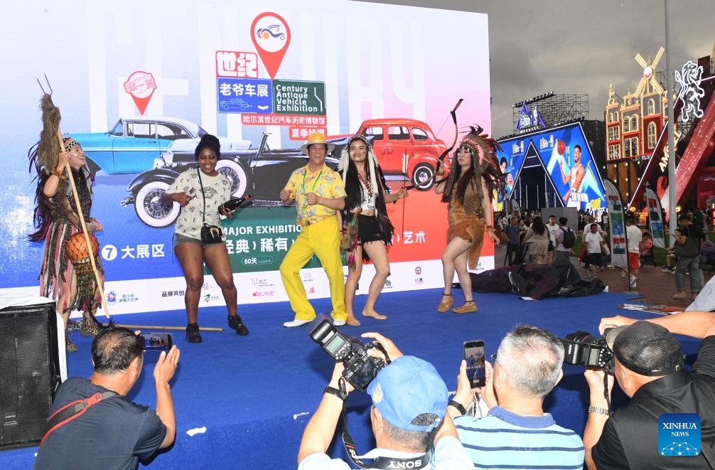 Visitors watch a performance at the 23rd Harbin International Beer Festival in Harbin, northeast China's Heilongjiang Province, July 5, 2025. The beer festival kicked off here Saturday night, showcasing more than 1,000 varieties of beer from over 10 countries and regions. (Photo: Xinhua)
