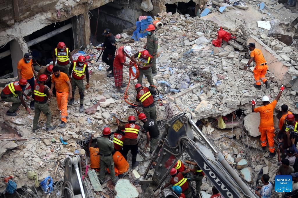 Rescuers work at the scene of a residential building collapse in Karachi, Pakistan, July 5, 2025. The death toll in the building collapse in Pakistan's southern port city of Karachi has jumped to 27 as rescuers retrieved more bodies, a spokesperson of the state-owned rescue organization Rescue 1122 said on Sunday. (Photo: Xinhua)
