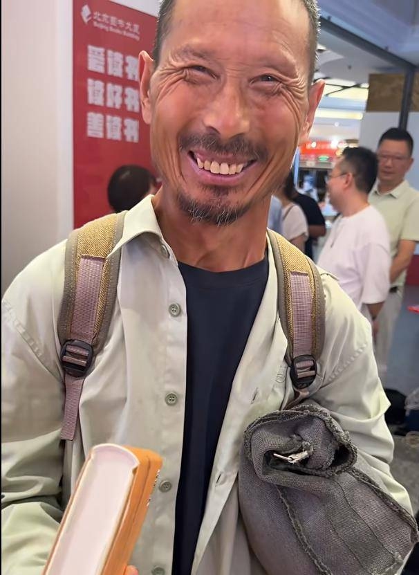 A sreen grab of Liu Shili at the book-signing event