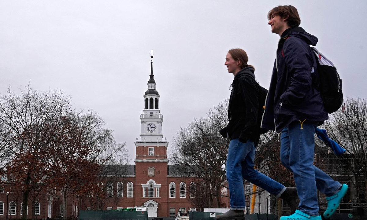 Students cross the campus of Dartmouth College on March 5, 2024. Photo: VCG