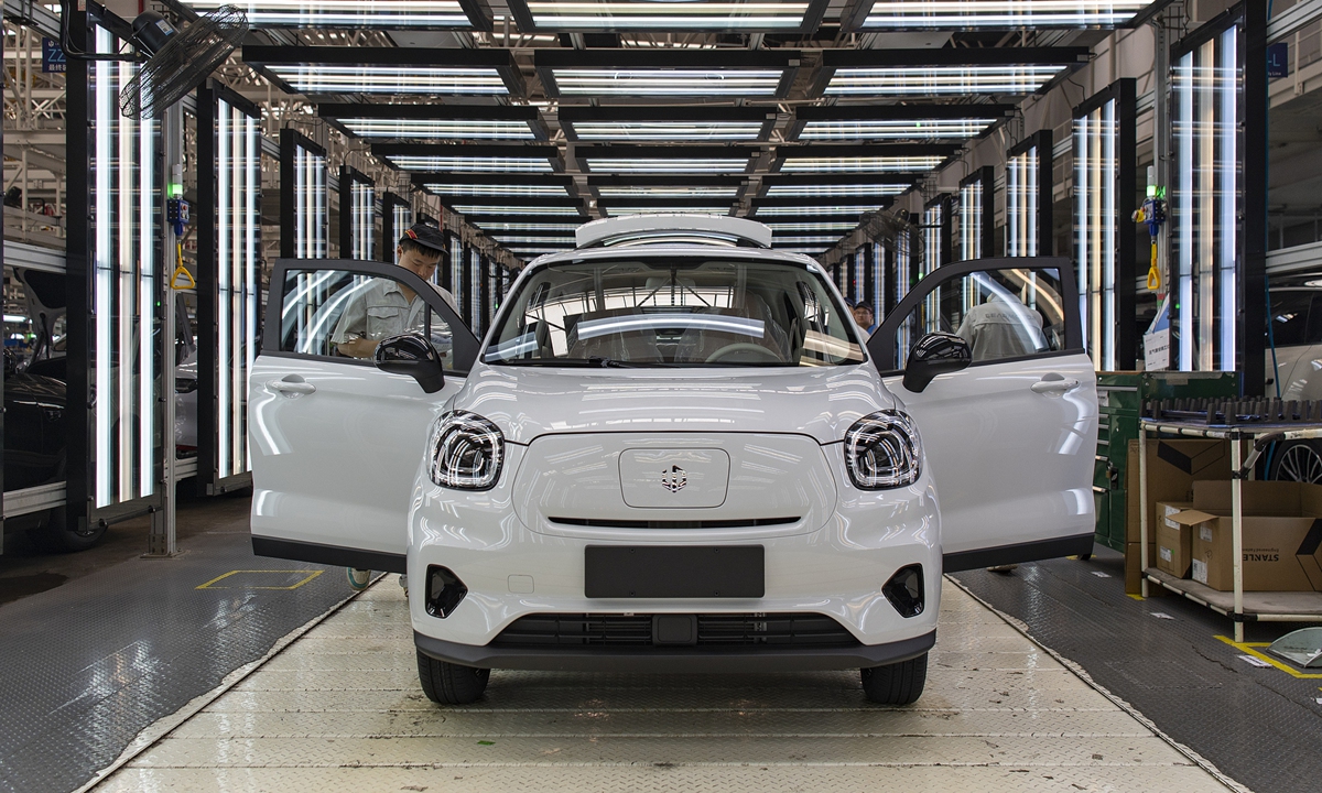 Assembly line workers oversee new energy vehicles rolling off the production line at the Leapmotor smart factory in the Jinhua city, East China's Zhejiang province, on June 24, 2025. Photo: VCG