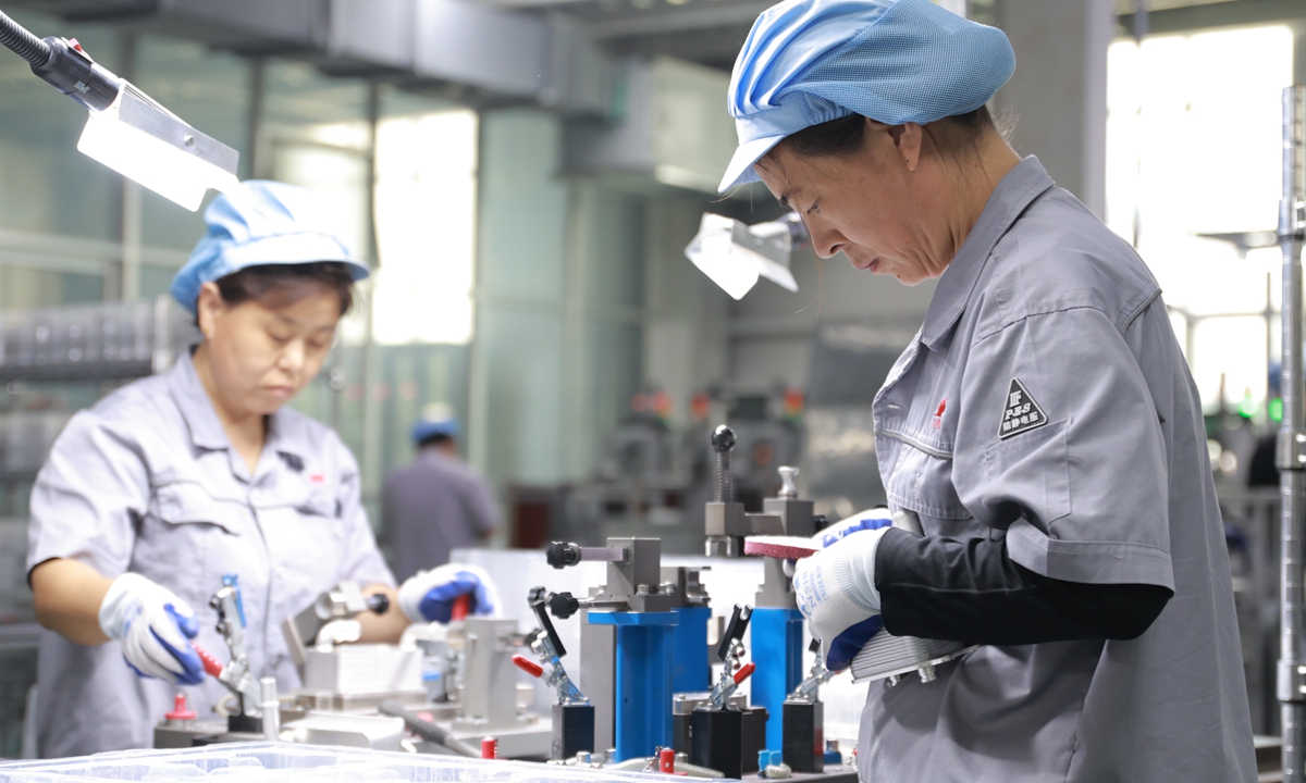 Workers produce parts for new-energy vehicles (NEVs) in a new-energy technology company in Liaocheng, East China's Shandong Province on July 10, 2025. Official data showed that as of the end of 2024, the national stock of NEVs reached 31.4 million, more than five times the number at the end of 2020. Photo: VCG