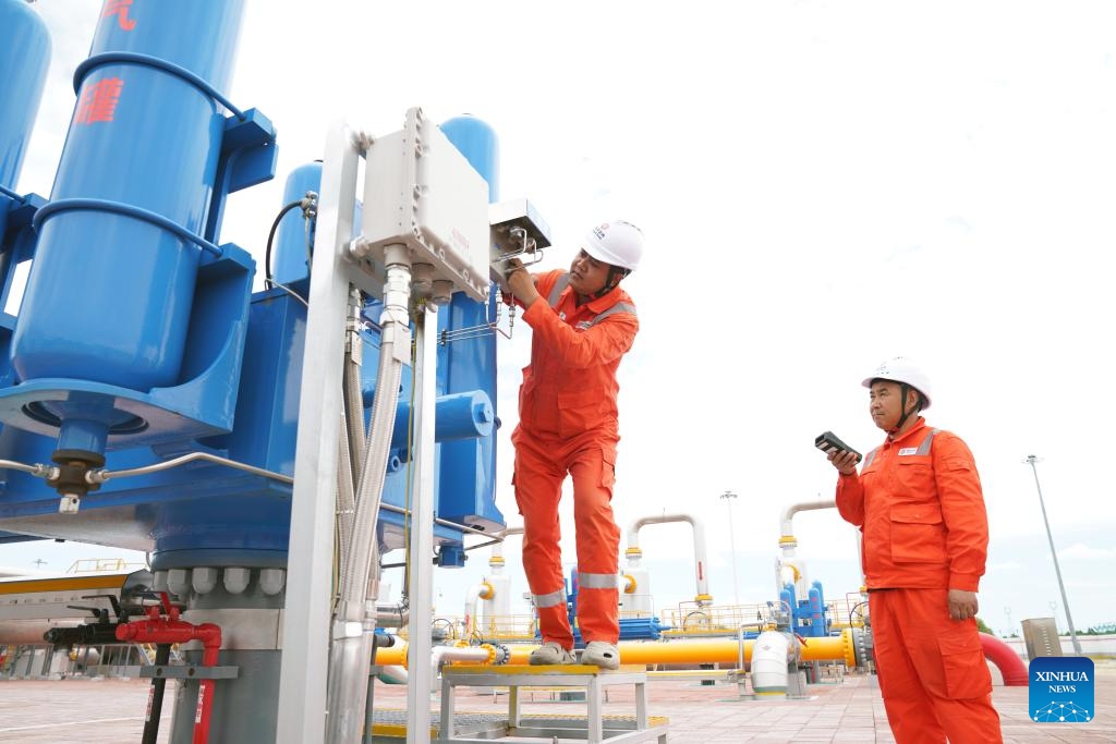 Workers maintain a facility at a gas transmission pipeline station in Heihe, northeast China's Heilongjiang Province, July 9, 2025. As of July 10, the cumulative gas transmission volume of the China-Russia east-route natural gas pipeline's China section has surpassed 100 billion cubic meters. The pipeline's China section begins in Heihe, a city in the country's northeast bordering Russia, and transports natural gas from Siberia all the way south to Shanghai, China's economic and financial hub. (Photo: Xinhua)