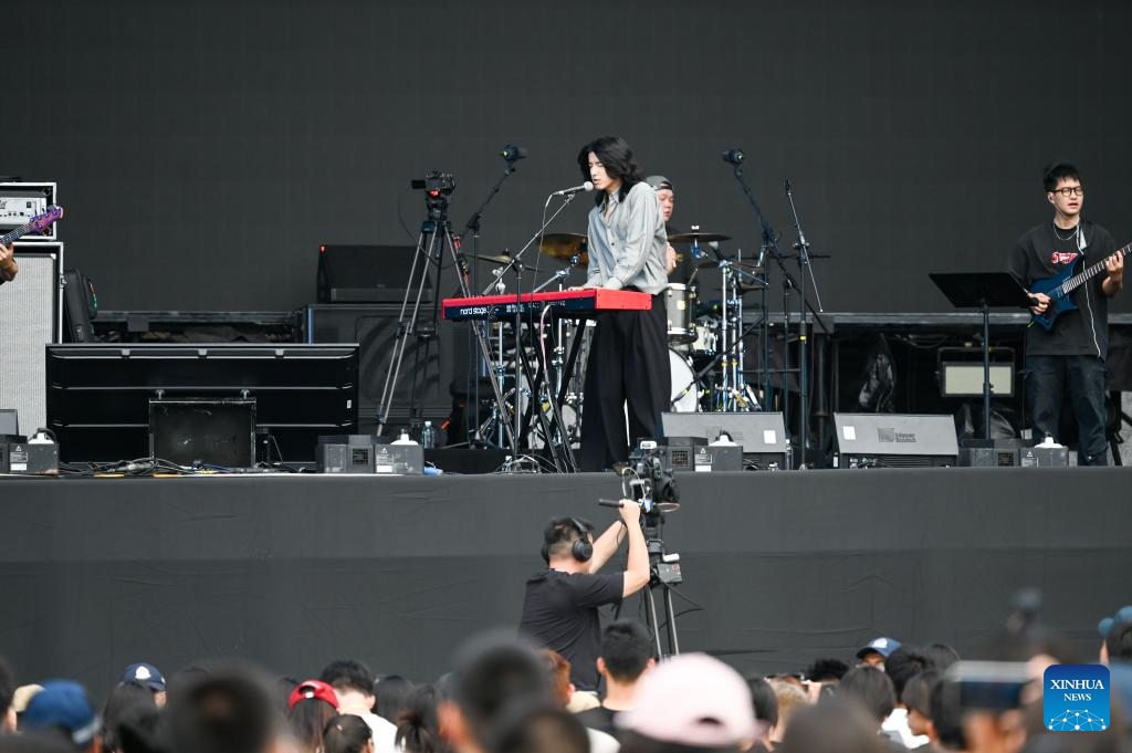 Singers perform during the Strawberry Music Festival in Urumqi, northwest China's Xinjiang Uygur Autonomous Region, July 12, 2025. The 2025 Strawberry Music Festival kicked off in Urumqi on Saturday. (Photo: Xinhua)