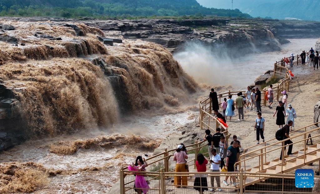 A drone photo shows people visiting the Hukou Waterfall on the Yellow River in Yichuan County, northwest China's Shaanxi provinces, July 12, 2025. The waterfall is located on the border area between north China's Shanxi and northwest China's Shaanxi provinces. (Photo: Xinhua)