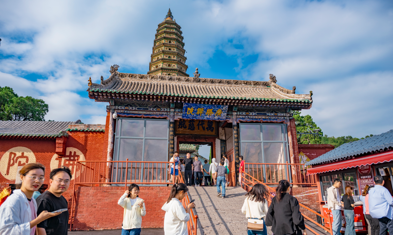 The popularity of the Black Myth: Wukong boosts tourism in its game filming location, North China's Shanxi Province, with Guangsheng Temple in Linfen attracting domestic and foreign visitors. Photo: VCG