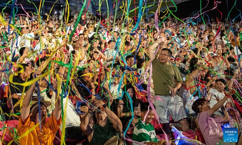 Tourists cheer during a creative fireworks show in Liuyang City, central China's Hunan Province, July 12, 2025. Liuyang, a small city known as China's fireworks capital, has organized 26 creative fireworks events in the first half of 2025. These events have attracted over 1.5 million tourists in total, stimulating consumer spending of nearly 4 billion yuan (about 558 million U.S. dollars). (Photo: Xinhua)