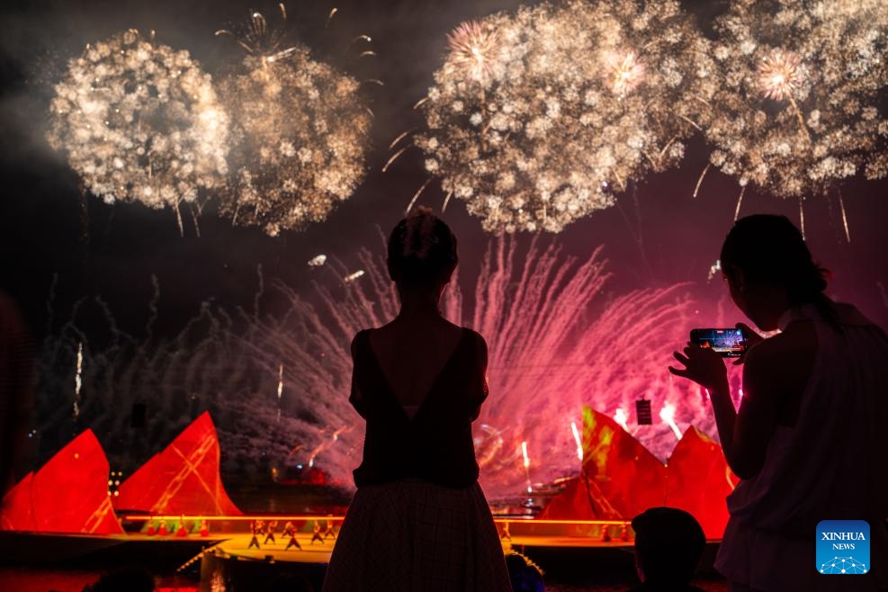 Tourists enjoy a creative fireworks show in Liuyang City, central China's Hunan Province, July 12, 2025. Liuyang, a small city known as China's fireworks capital, has organized 26 creative fireworks events in the first half of 2025. These events have attracted over 1.5 million tourists in total, stimulating consumer spending of nearly 4 billion yuan (about 558 million U.S. dollars). (Photo: Xinhua)