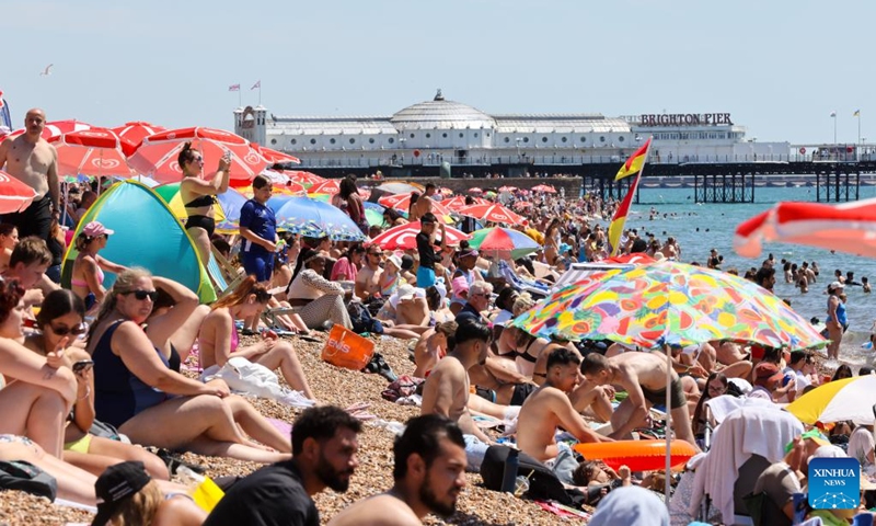 People enjoy their leisure time at the beach of Brighton, Britain, July 12, 2025. Britain is bracing for its third heatwave of the year with exceptionally hot and dry weather conditions prevailing in large parts of the country. (Photo: Xinhua)