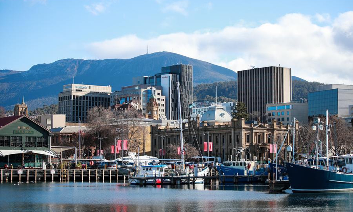 This photo taken on July 15, 2025 shows a view of Hobart City and Mount Wellington in the distance in Hobart, Australia. (Xinhua/Ma Ping)
