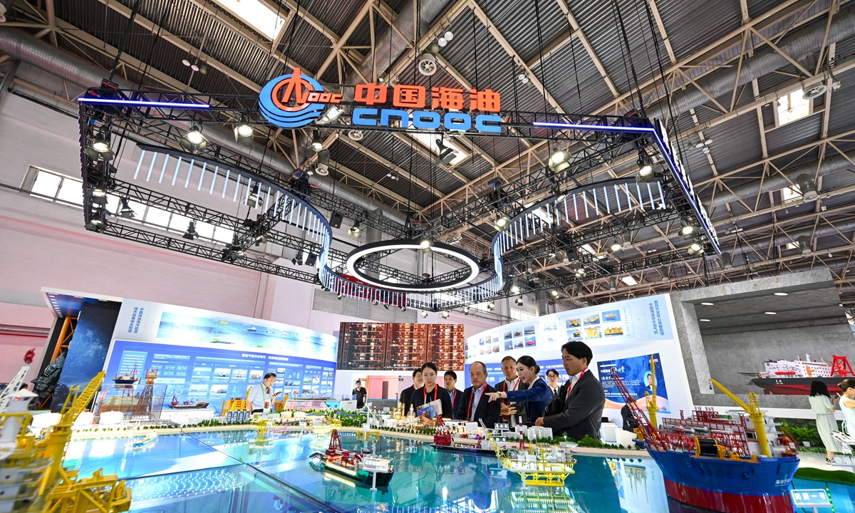 Guests visit the exhibition stand of the China National Offshore Oil Corporation (CNOOC) on July 18, 2025 at the China International Exhibition Centre, Shunyi district, Beijing, during the China International Supply Chain Expo. Photo: Chen Tao/GT