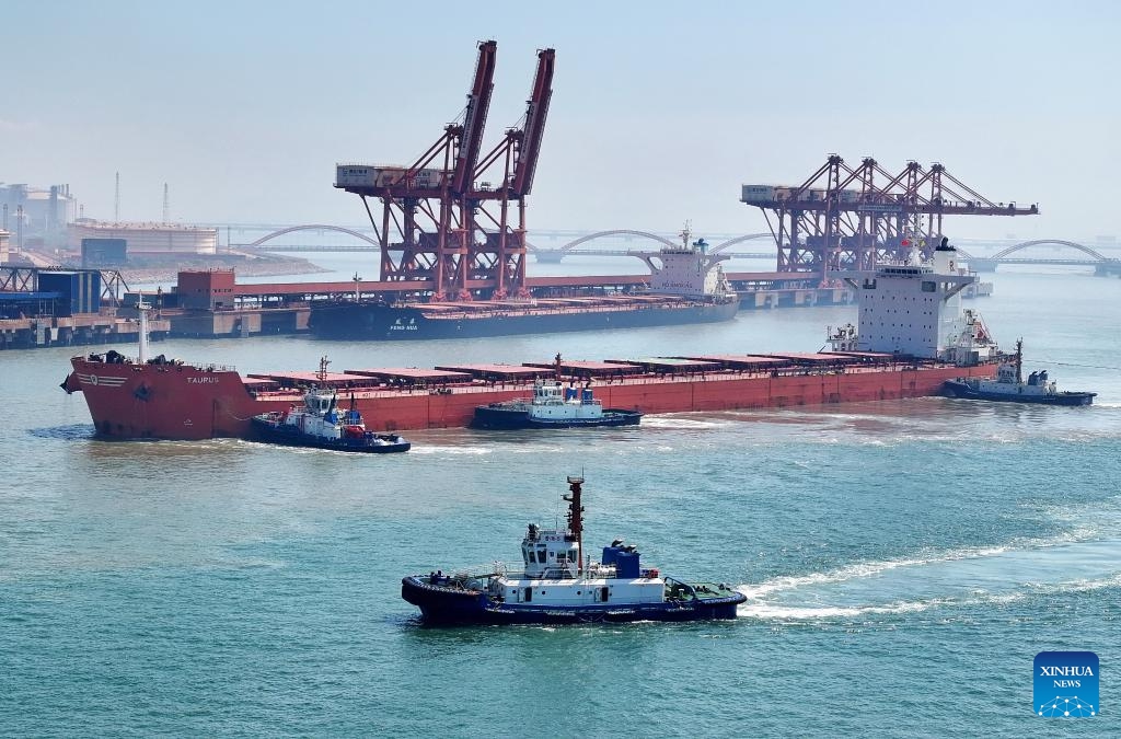 A drone photo taken on July 18, 2025 shows a cargo ship, assisted by tugboats, berthing at the ore terminal of Caofeidian Port Area in Tangshan Port in Tangshan, north China's Hebei Province. The cargo throughput at Tangshan Port reached 433.56 million tonnes in the first half of 2025, up 0.75 percent year on year, according to port authorities.  (Photo: Xinhua)