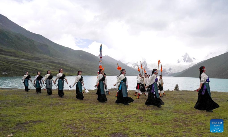 Actors of the art troupe of Biru County perform the traditional Dakpo Axie dance, a national intangible cultural heritage, at the Sapukonglagabo Mountain scenic area in Biru County, Nagqu City, southwest China's Xizang Autonomous Region, July 19, 2025. This is the sixth intangible cultural heritage performance staged by the art troupe at the scenic area this year. In recent years, Nagqu City has actively promoted the integration of intangible cultural heritage with tourism. Visitors now have more chances to watch on-site intangible cultural heritage performances at scenic areas during holidays and tourism peak season. (Photo: Xinhua)