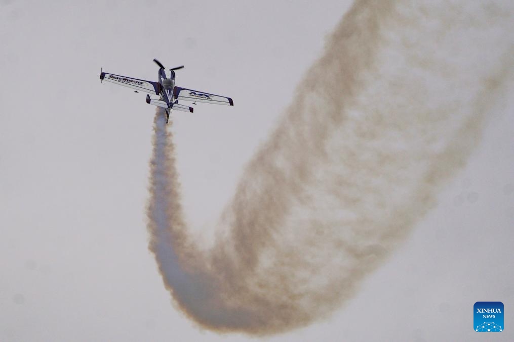 An aircraft performs during the 2025 Boundary Bay Airshow in Delta, British Columbia, Canada, July 19, 2025. The annual airshow opened here on Saturday, featuring aerobatic performances and static displays of both modern and vintage airplanes, attracting large crowds of aviation enthusiasts. (Photo: Xinhua)
