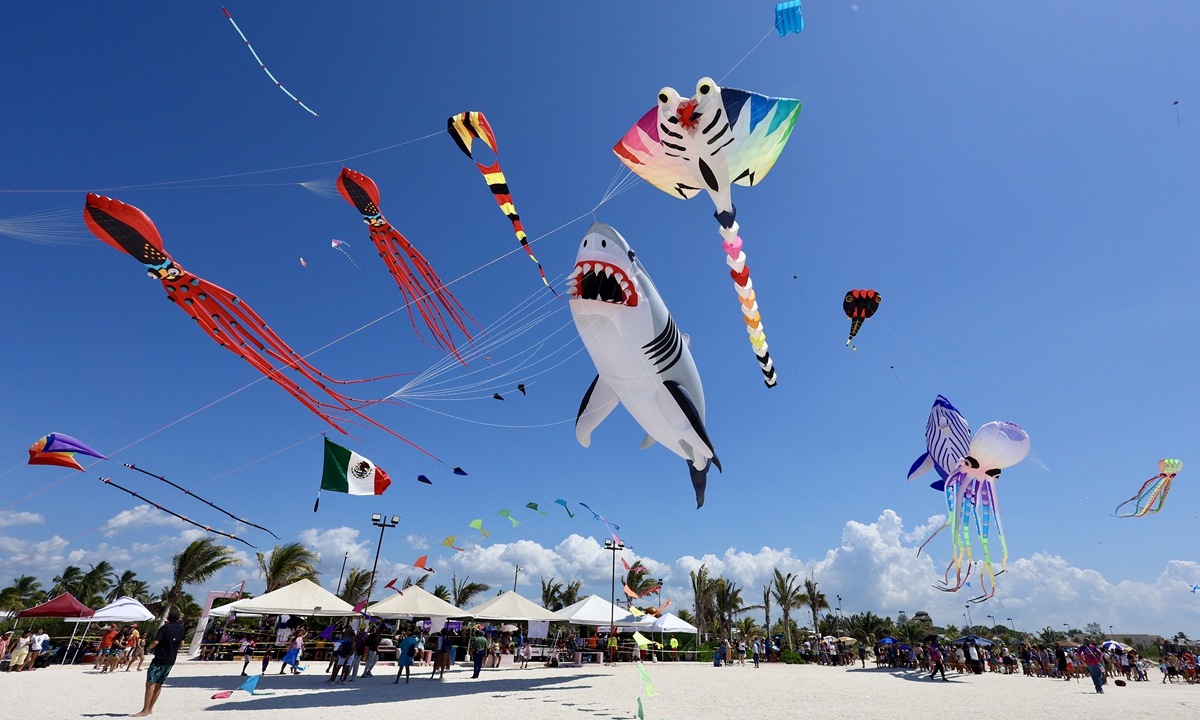 Flying kites - Global Times