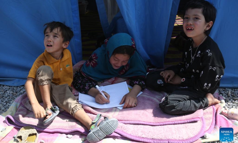 Afghan children are seen at a makeshift camp in Kabul, Afghanistan, July 20, 2025. More than 1,500 Afghan refugee families returned to their homeland, Afghanistan, from the neighboring Iran and Pakistan in a single day on Saturday, reported the state-owned Bakhtar news agency on Sunday. (Photo: Xinhua)