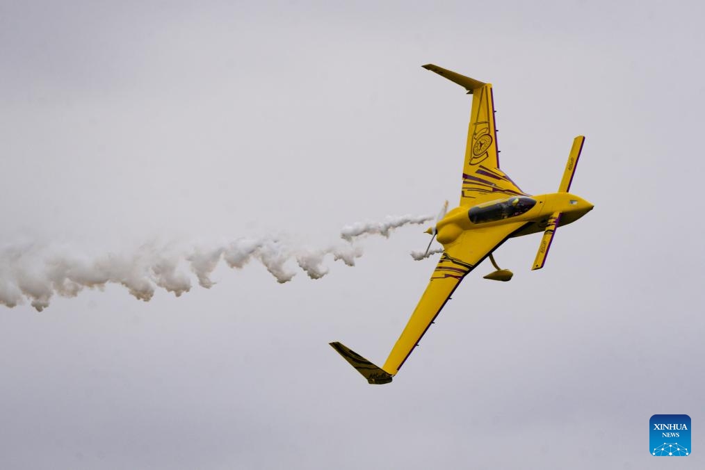 An aircraft performs during the 2025 Boundary Bay Airshow in Delta, British Columbia, Canada, July 19, 2025. The annual airshow opened here on Saturday, featuring aerobatic performances and static displays of both modern and vintage airplanes, attracting large crowds of aviation enthusiasts. (Photo: Xinhua)