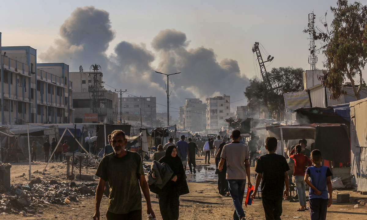 Smoke rises over Khan Younis after an Israeli attack on southern Gaza, on July 22, 2025. At least 51 Palestinians have been killed by Israeli forces across Gaza since dawn of the day, including 14 aid seekers. Photo: VCG