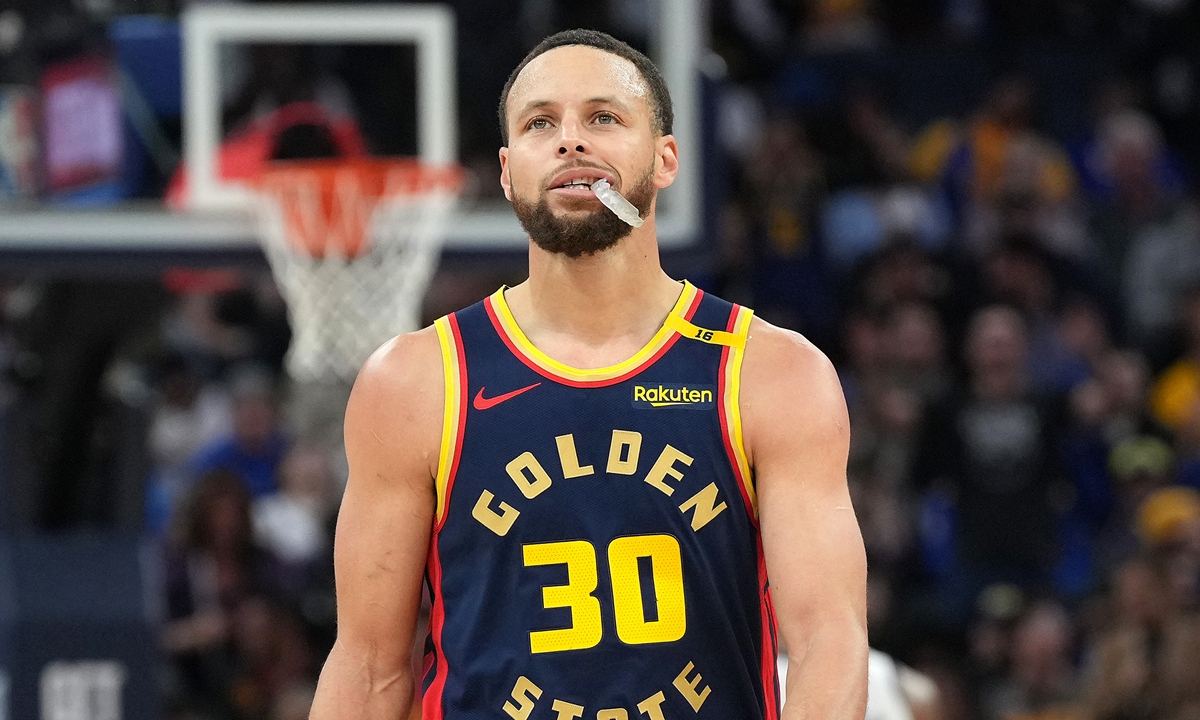Stephen Curry #30 of the Golden State Warriors looks on against the Sacramento Kings during the third quarter of an NBA basketball game at Chase Center on March 13, 2025 in San Francisco, California. Photo: VCG
