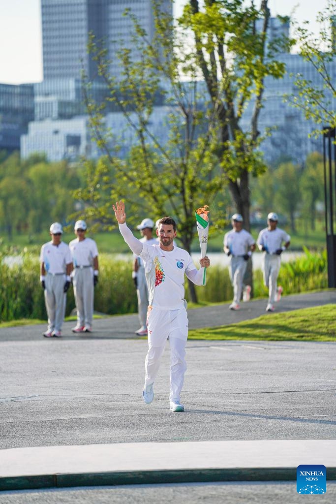 Torch bearer Marcel Hassemeier holds the torch during the World Games 2025 Torch Relay in Chengdu, southwest China's Sichuan Province, July 26, 2025. (Photo: Xinhua)