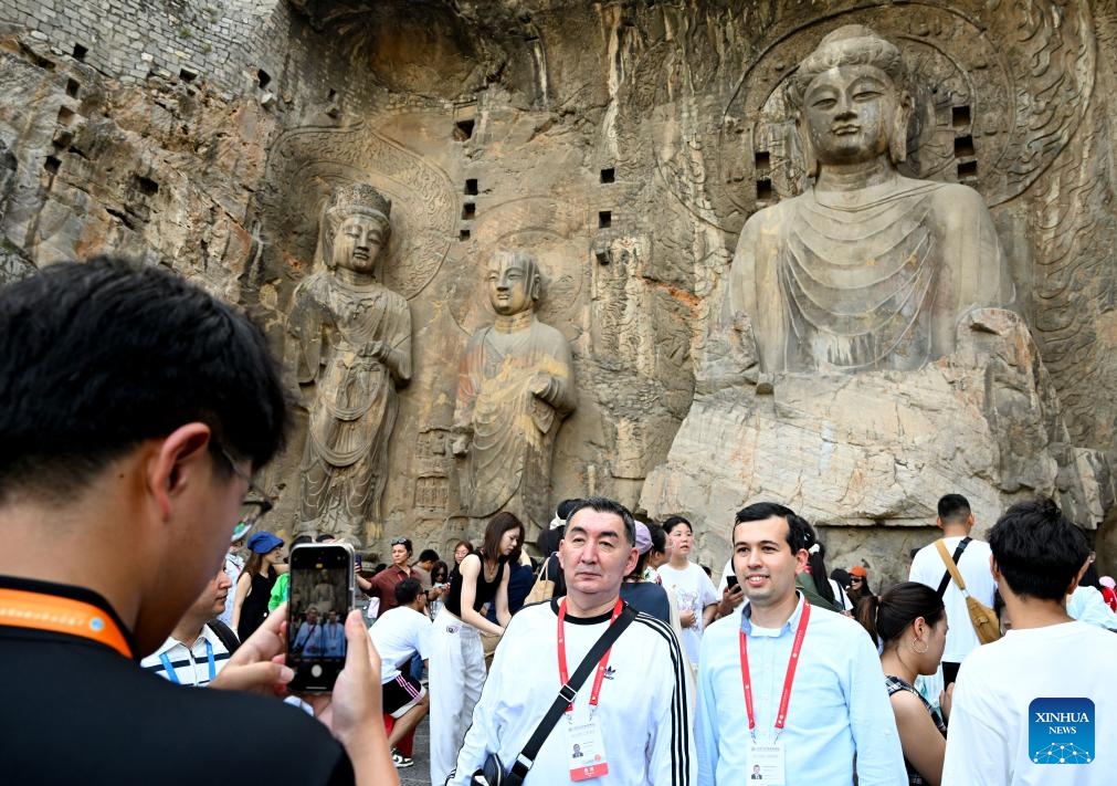 Participants of the Shanghai Cooperation Organization (SCO) Media and Think Tank Summit visit the Longmen Grottoes scenic spot in Luoyang City, central China's Henan Province, July 26, 2025. The SCO Media and Think Tank Summit is held in Zhengzhou from July 23 to 27. Participants are invited to visit various locations in Henan during the summit. (Photo: Xinhua)