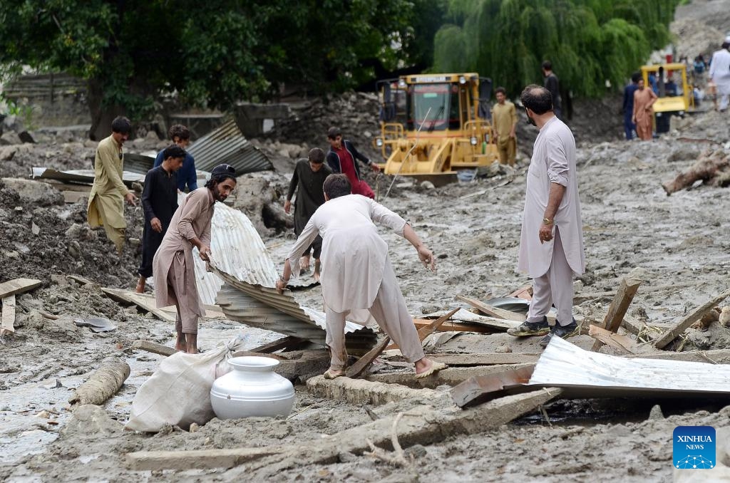 Locals work to clear a road following flash flood on a highway near the Chilas district in Pakistan's northern region of Gilgit-Baltistan on July 24, 2025. Torrential monsoon rain-related incidents have killed 266 people and injured 633 others across Pakistan over the past 30 days, according to data released by the National Disaster Management Authority (NDMA) on Friday. (Photo: Xinhua)