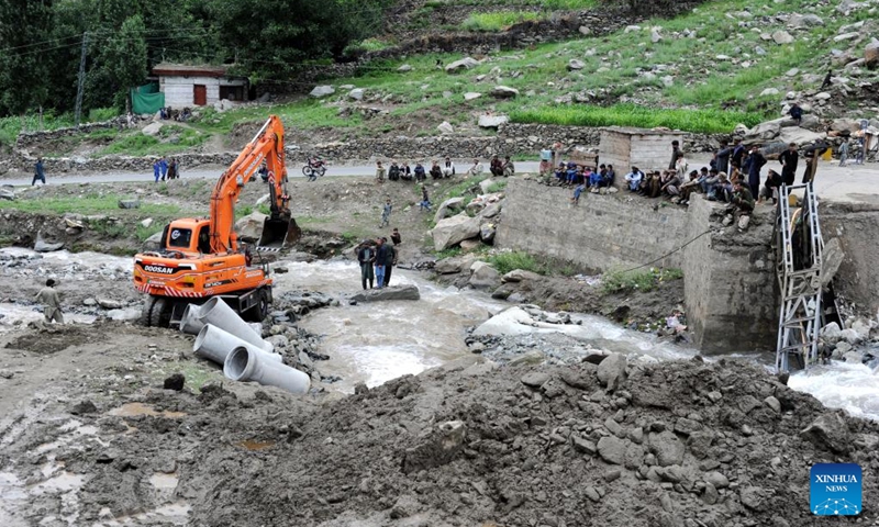 Rescuers work to clear a road following flash flood on a highway near the Chilas district in Pakistan's northern region of Gilgit-Baltistan on July 24, 2025. Torrential monsoon rain-related incidents have killed 266 people and injured 633 others across Pakistan over the past 30 days, according to data released by the National Disaster Management Authority (NDMA) on Friday. (Photo: Xinhua)