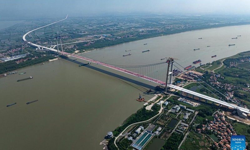 An aerial drone photo taken on July 26, 2025 shows the Shuangliu Yangtze River Bridge after closure in central China's Hubei Province. The closure of the Shuangliu Yangtze River Bridge in central China's Hubei Province was successfully completed on Saturday. The bridge, with a main span of 1,430 meters and a designed speed of 120 kilometers per hour, has 8 lanes in total. (Photo: Xinhua)