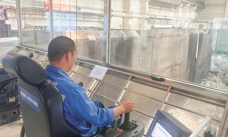 A technician operates a waste grab crane at the Asuwei Domestic Waste Incineration Power Plant in Beijing in July, 2025. Photo: Ren Xiaonan/GT