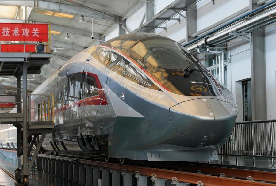 This photo shows a prototype of CR450 bullet train undergoing tests in Beijing, capital of China, Feb. 25, 2025. (Photo: Xinhua)
