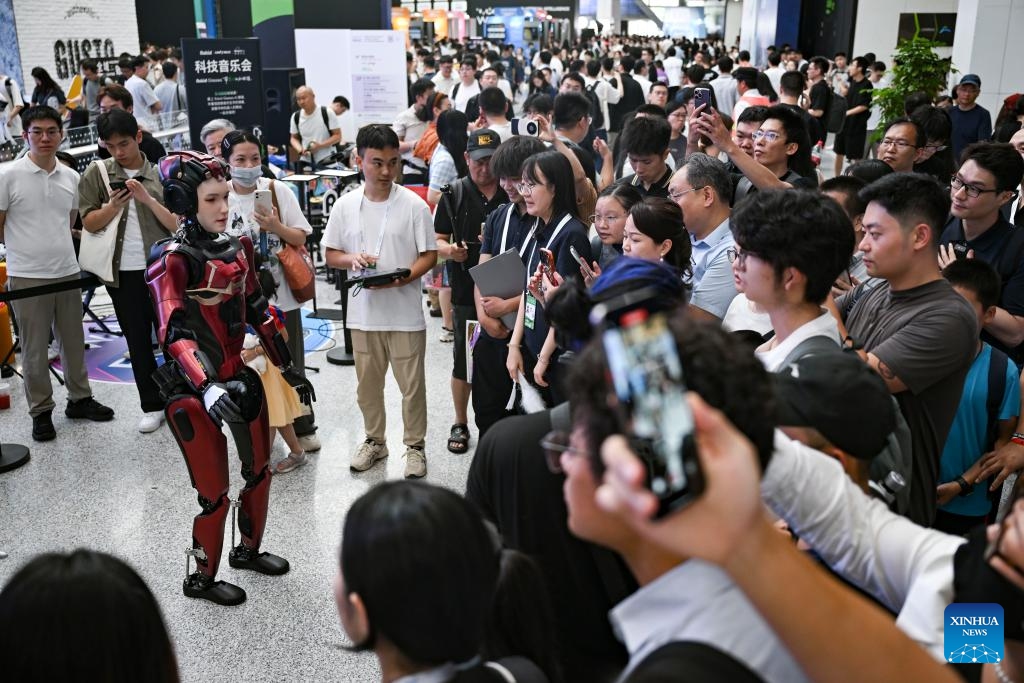 Visitors learn about a humanoid robot at the 2025 World AI Conference in east China's Shanghai, July 27, 2025. The ongoing 2025 World AI Conference showcases the world's latest AI advancements while providing a platform for visitors to access AI products and technologies. (Photo: Xinhua)