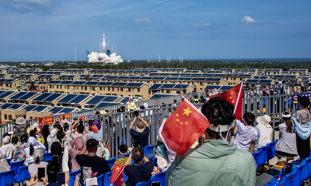 People watch the launch of Long March-8A carrier rocket at Hainan commercial spacecraft launch site in South China's Hainan Province on July 30, 2025. Photo: VCG
