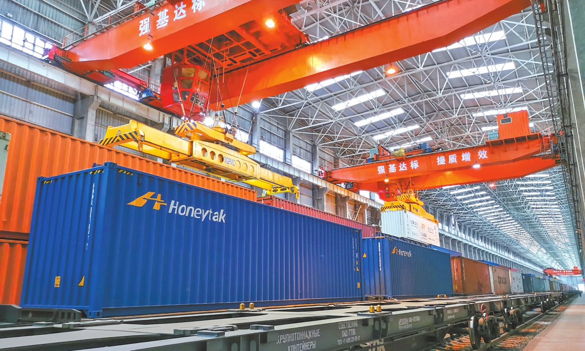 A China-Europe freight train undergoes container reloading at the transshipment yard of Alashankou Station in Bortala Mongolian Autonomous Prefecture, Northwest China's Xinjiang Uygur Autonomous Region, on July 15, 2025. Photo: VCG