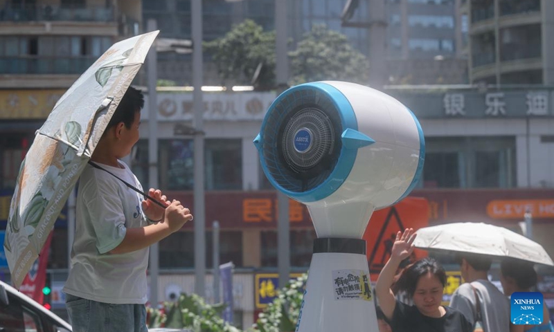 A kid cools off in front of a fan in Jiangbei District, southwest China's Chongqing Municipality, Aug. 2, 2025. Chongqing issued a heatwave alert on Saturday, with high temperature hitting 40-43 degrees Celsius. Photo: Xinhua