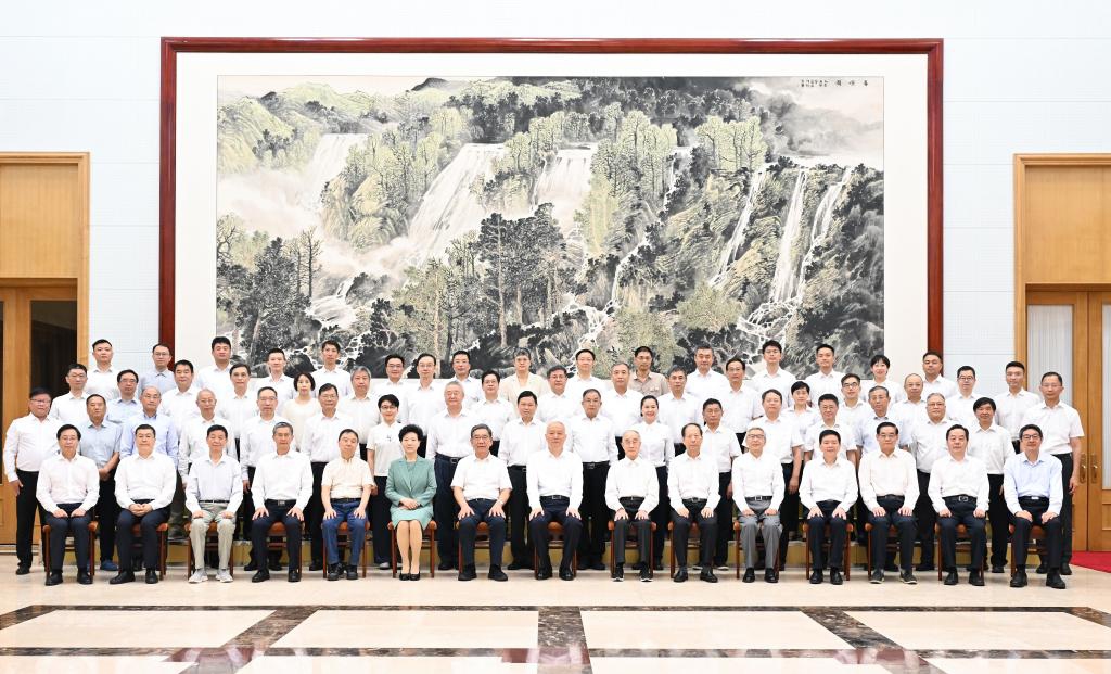 Cai Qi, a member of the Standing Committee of the Political Bureau of the Communist Party of China (CPC) Central Committee and a member of the Secretariat of the CPC Central Committee, visits prominent experts on summer vacation in Beidaihe, a seaside resort in north China's Hebei Province, Aug. 3, 2025. Entrusted by Xi Jinping, general secretary of the CPC Central Committee, Cai Qi extended sincere greetings to the experts and all others across the country on behalf of the CPC Central Committee and the State Council. (Photo: Xinhua)