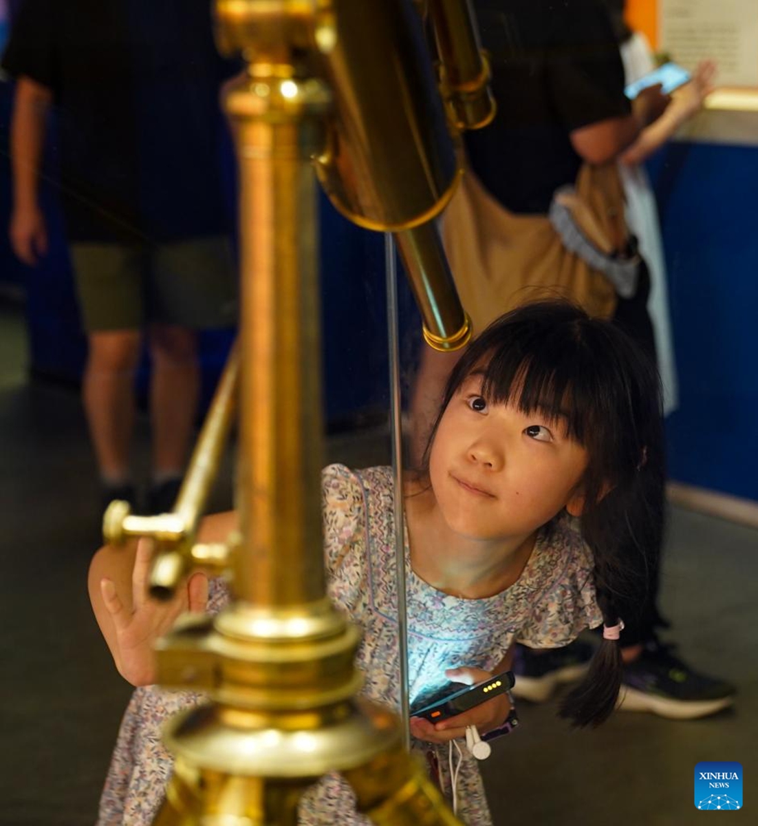 A child views a telescope at Zhejiang Museum of Natural History in Anji County, east China's Zhejiang Province, Aug. 2, 2025. Photo: Xinhua