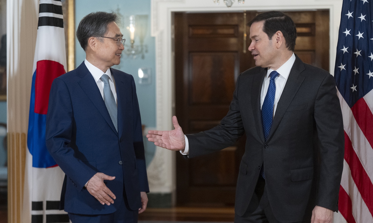 US Secretary of State Marco Rubio, right, reaches to shake hands with South Korea's Foreign Minister Cho Hyun in the Treaty Room at the US State Department in Washington, US, on July 31, 2025. Photo: VCG