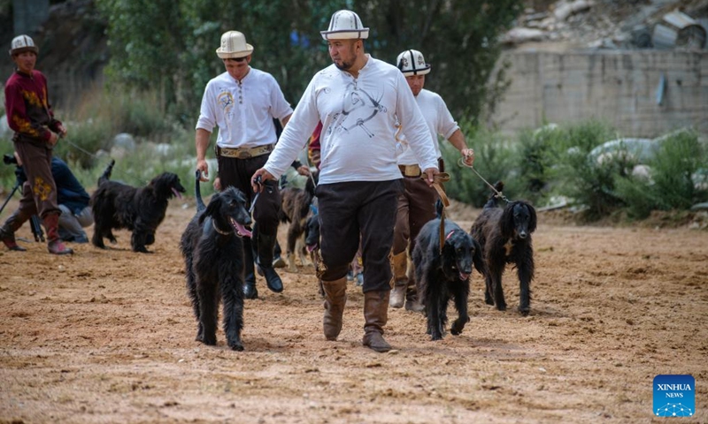 People participate in a hunting performance during a folk arts festival at the south bank of the Issyk-Kul Lake, Kyrgyzstan, Aug. 2, 2025. Photo: Xinhua