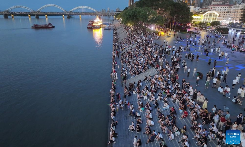 A drone photo taken on July 25, 2025 shows people sitting on the steps to enjoy the cool air by the Songhua River in Harbin, northeast China's Heilongjiang Province.
Attracted by the coolness in summer, many tourists come to Harbin for vacation.
Taking advantage of its historical heritage, Harbin in recent years has accelerated the transformation of historical and cultural blocks and the utilization of old buildings, which has promoted the prosperity of the city's tourism industry. Photo: Xinhua